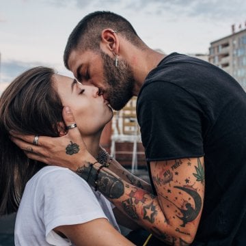 Kissing Tips & Techniques to Leave Her Speechless